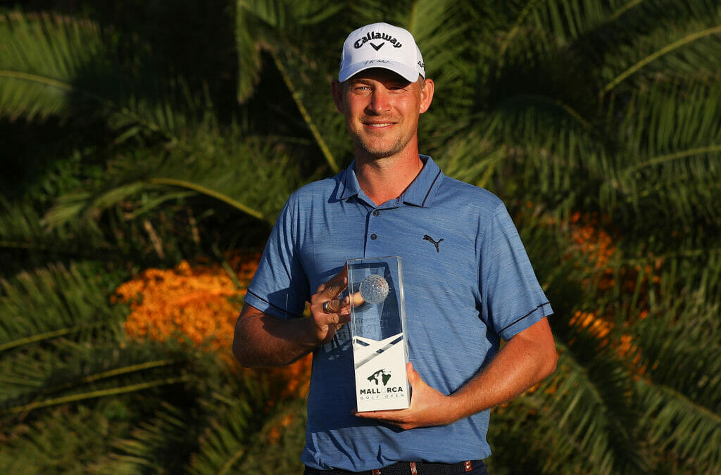 Winther emerges from locked bathroom & captures maiden Tour title as Caldwell slumps